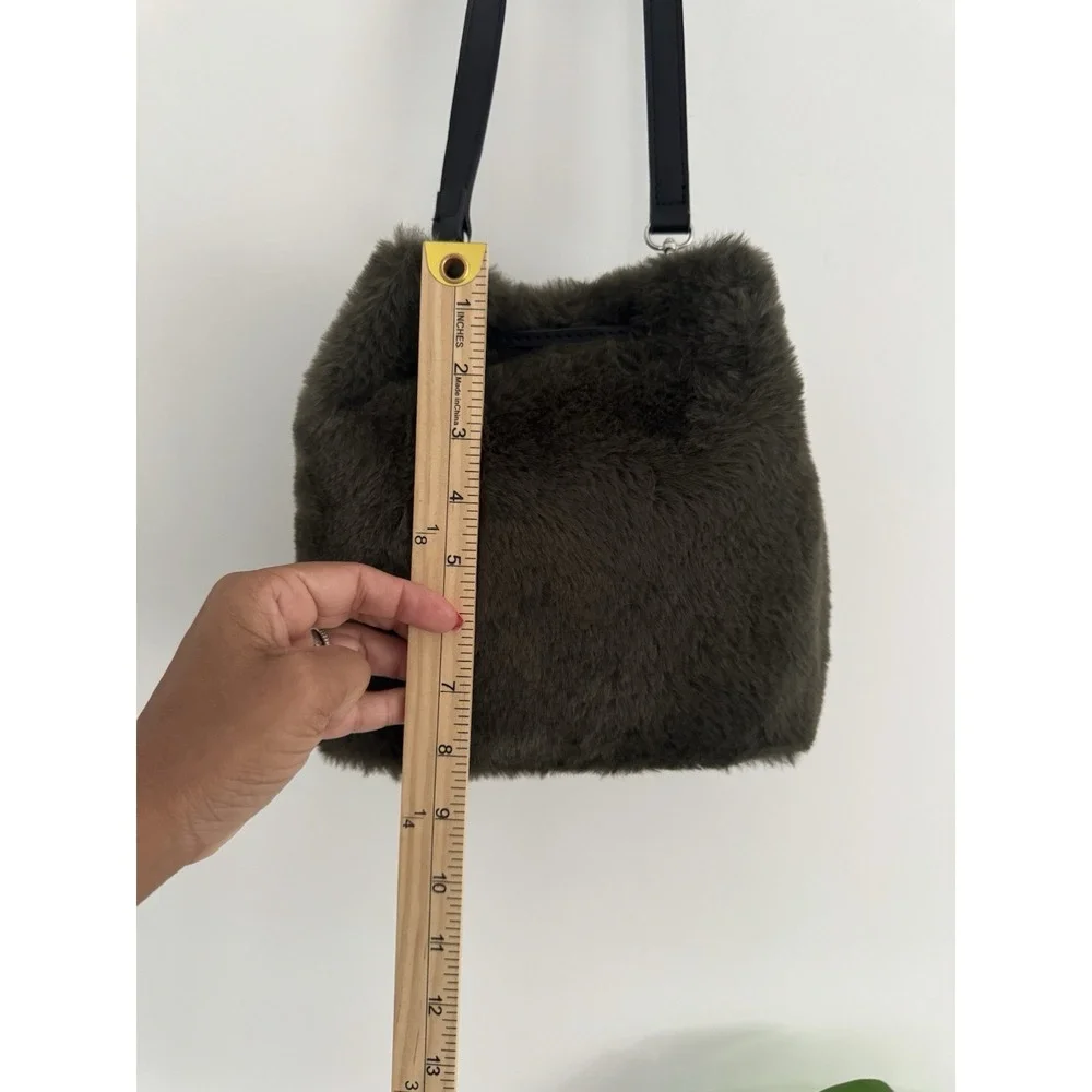 House of‎ Harlow 1960 Faux Fur Bucket Crossbody Purse Bag